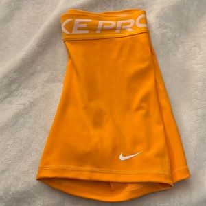 Nike Pro high waisted shorts 🧡